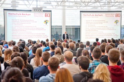  Hochschulpräsident Prof. Dr. Jürgen Bock hieß die Erstsemester willkommen.